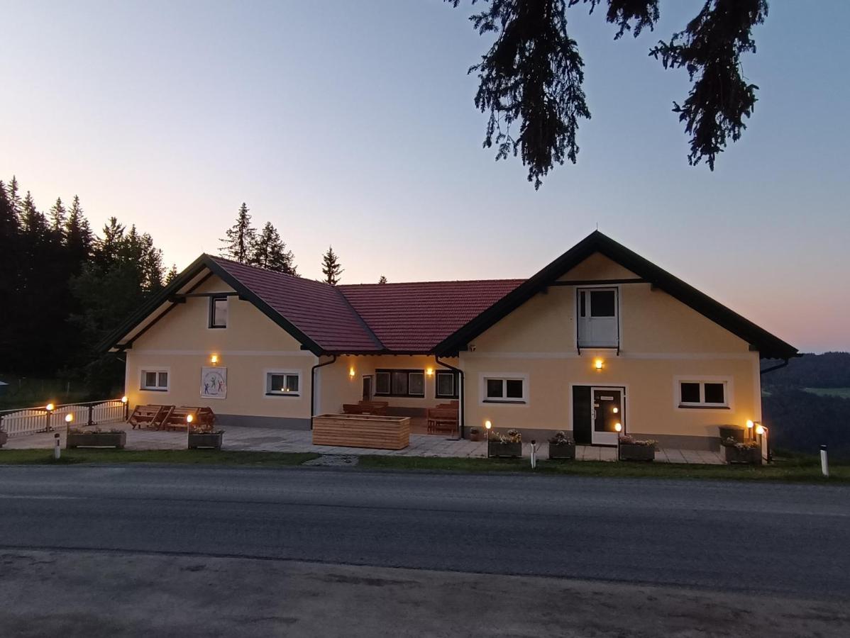 Gaestehaus Hebalm, Family & Friends Auf 900 M2 Wohnflaeche Erleben, Alleinnutzung Moeglich Pack Exterior photo